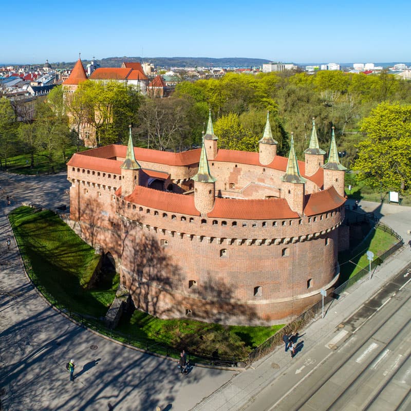Barbacane et porte Floriańska à Cracovie