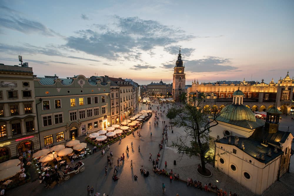 Rynek Główny illuminée la nuit - Cracovie
